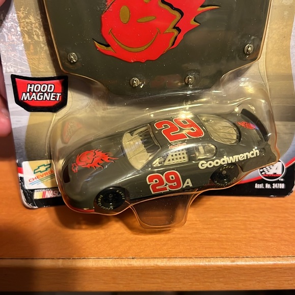 Winner’s Circle Kevin Harvick 1:64 Scale die cast car still on packing - Picture 4 of 6